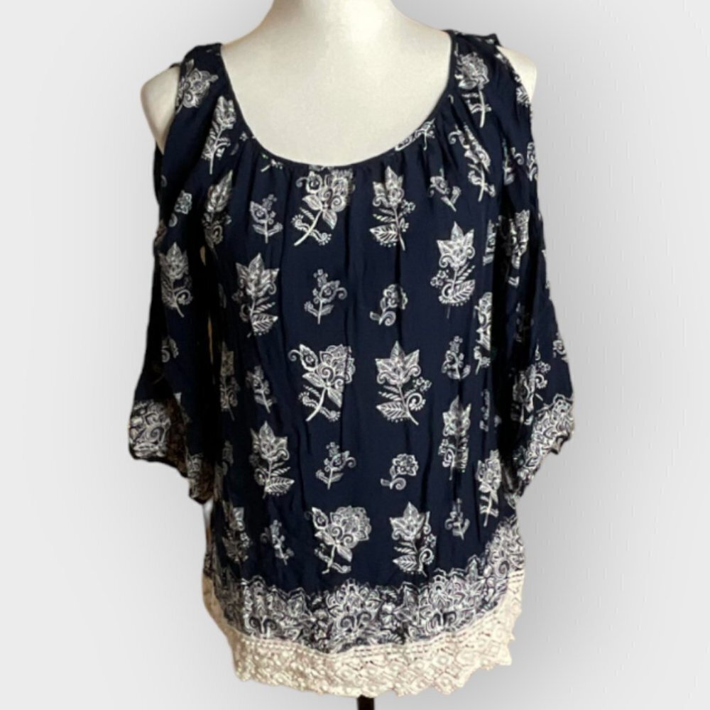 Dress Barn Cold Shoulder Keyhole Navy and Cream Lace Bottom Blouse Size Small